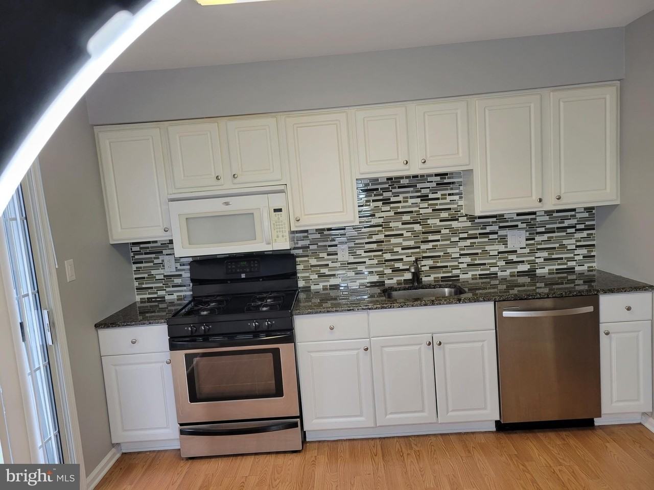 2904 Saxony Dr - Photo 2 of 31