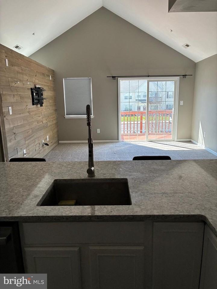 91 Wagon Wheel Rd Unit 91 - Photo 3 of 18