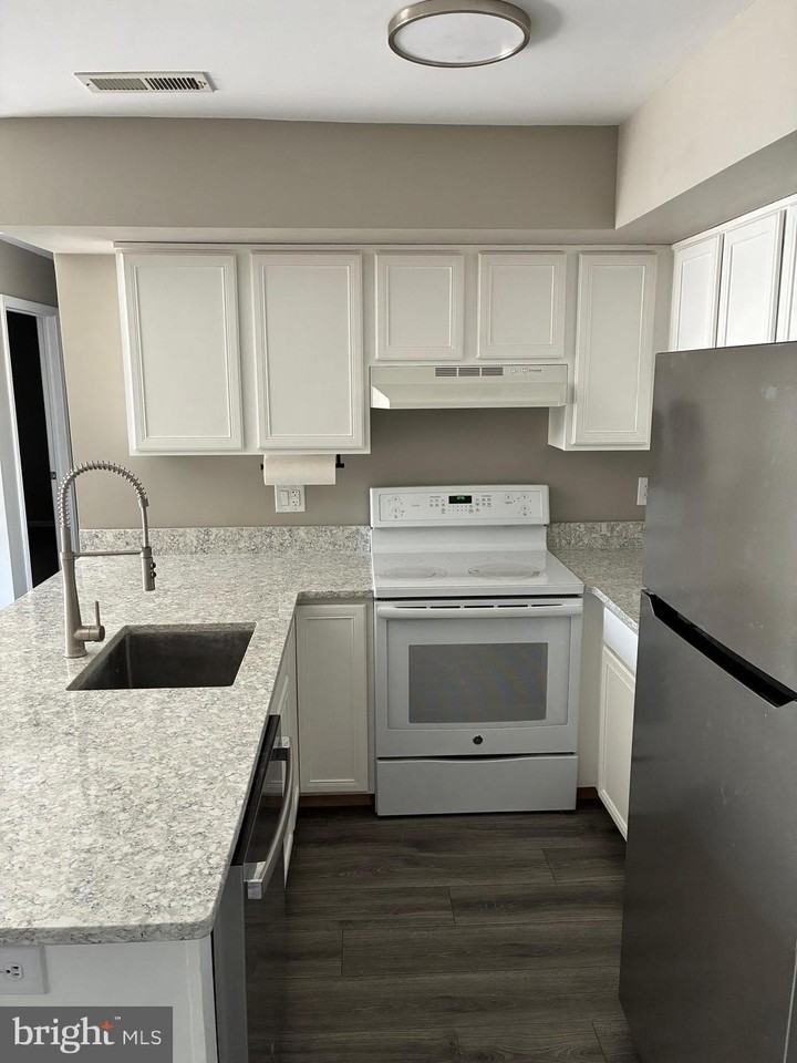 91 Wagon Wheel Rd Unit 91 - Photo 7 of 18