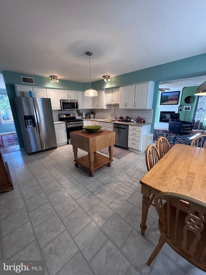 1506 E Mermaid Ln - Photo 2 of 11