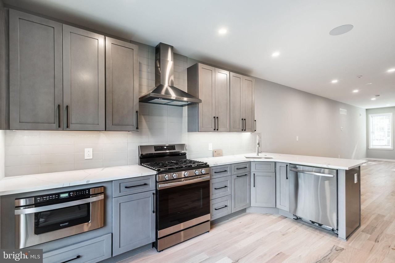 624 S 26th St - Photo 3 of 50