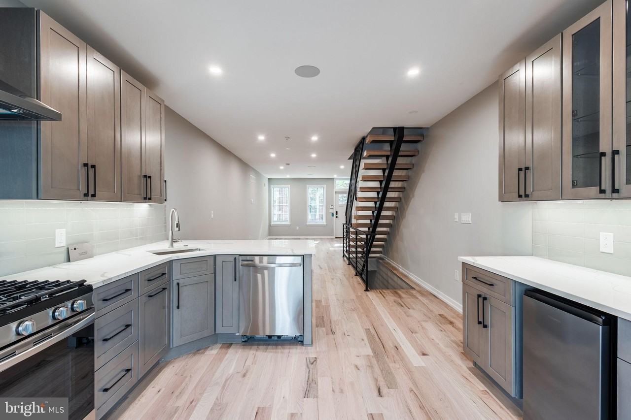 624 S 26th St - Photo 5 of 50