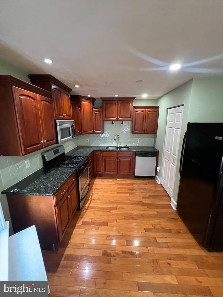 3204 Fanshawe St 2nd Fl - Photo 7 of 18