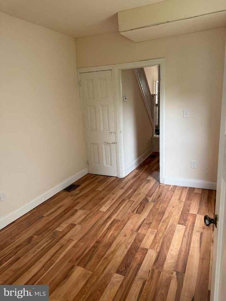 1861 N Judson St - Photo 4 of 11