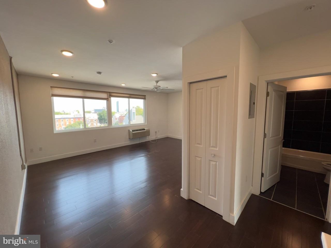 163739 Poplar St #6R - Photo 4 of 26
