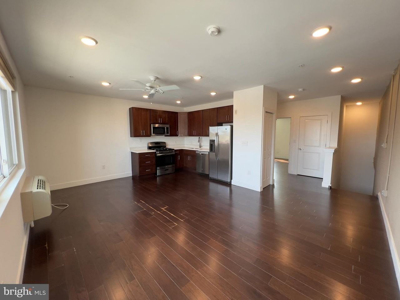 163739 Poplar St #6R - Photo 5 of 26