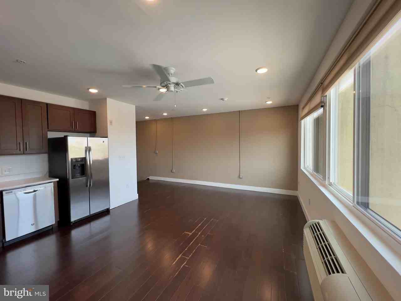 163739 Poplar St #6R - Photo 6 of 26