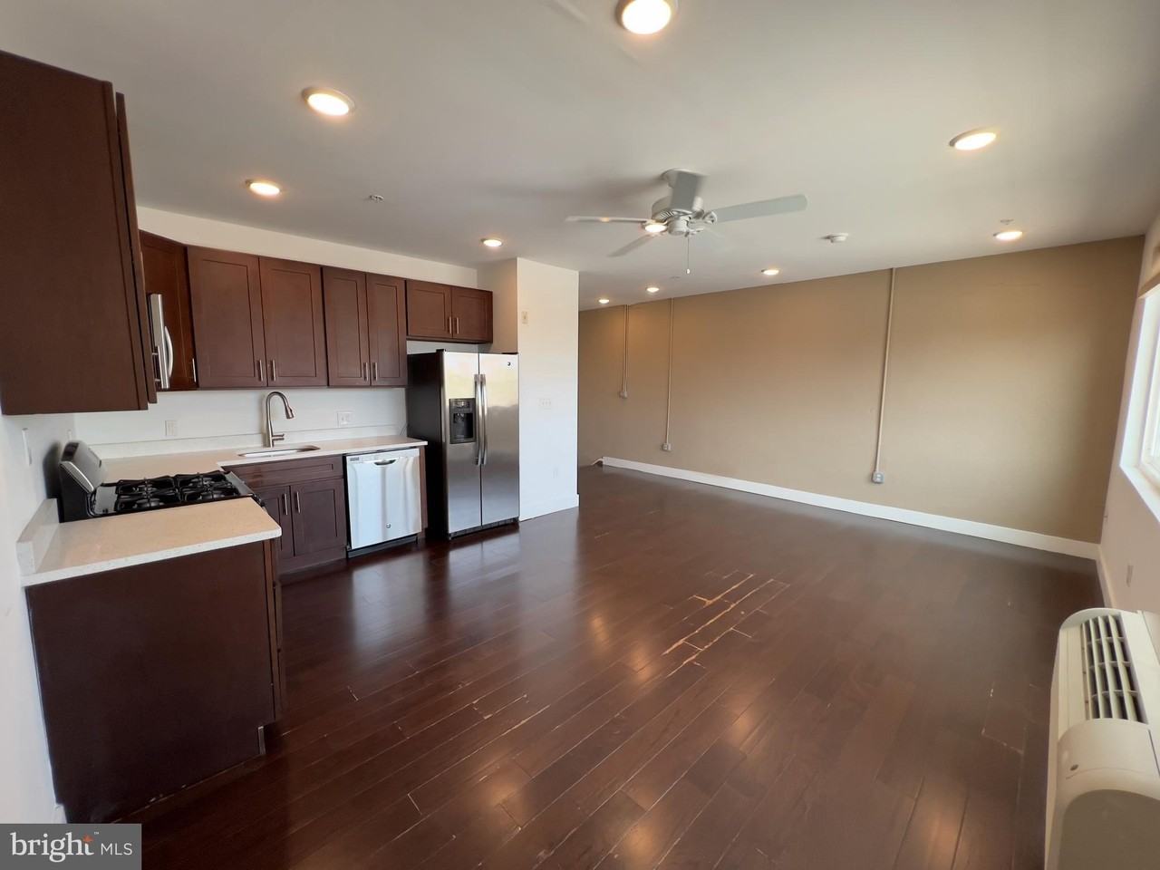 163739 Poplar St #6R - Photo 7 of 26