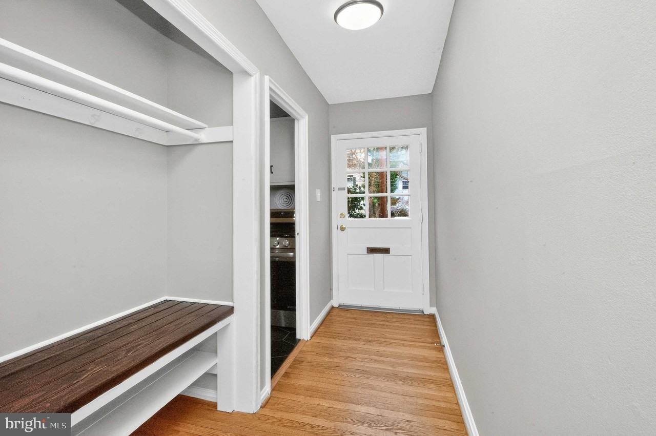 8 Kennedy St - Photo 4 of 31