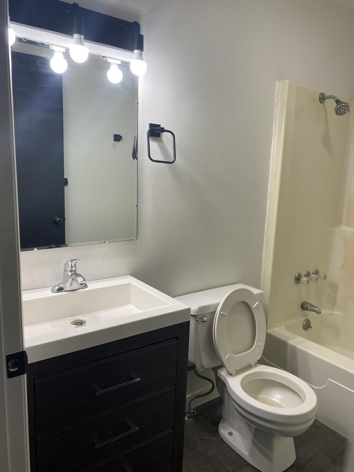 110 Tara Ct #1 - Photo 5 of 13