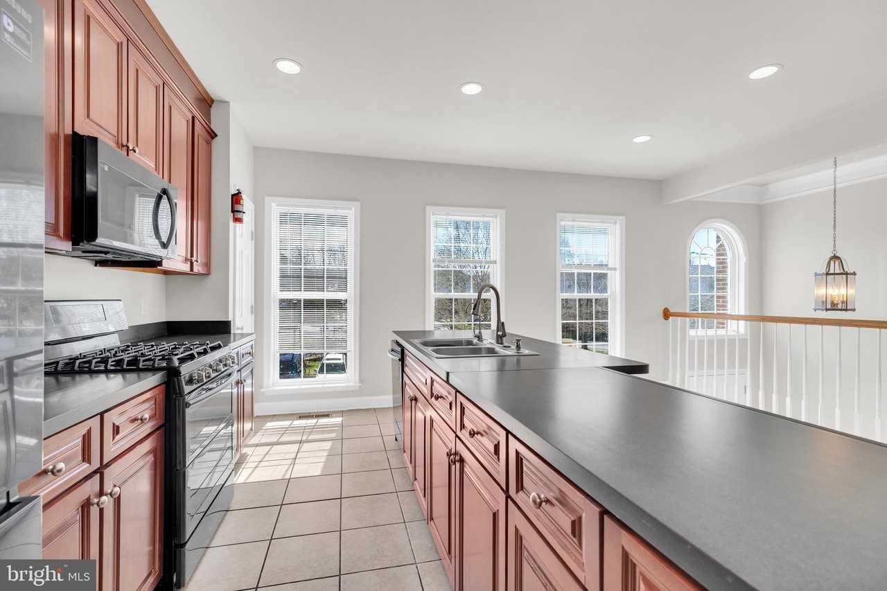 9249 Laurel Ridge Crossing Rd - Photo 5 of 38