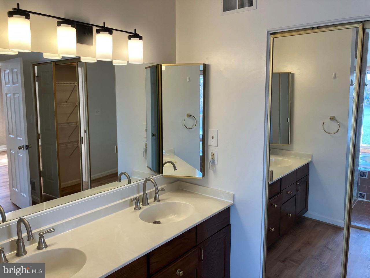 11152 Harbor Ct - Photo 4 of 24