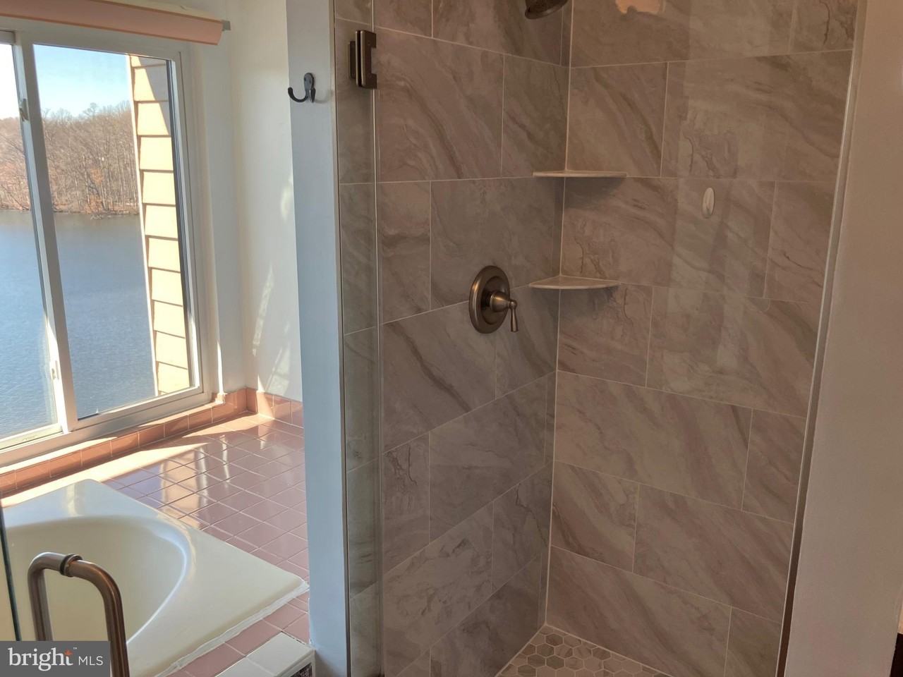 11152 Harbor Ct - Photo 5 of 24