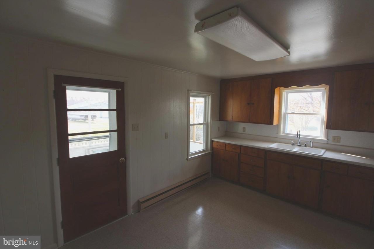 19801 Senedo Rd - Photo 6 of 16