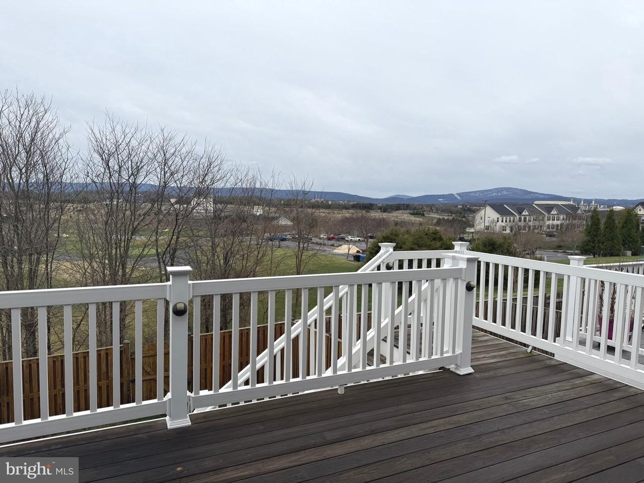 48 Niblick Sq - Photo 3 of 30