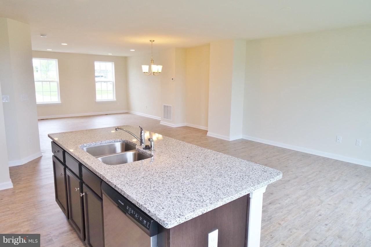 48 Niblick Sq - Photo 7 of 30