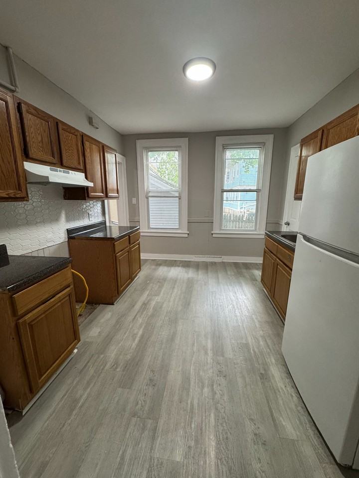 169 Gilbert Ave #1 - Photo 4 of 12