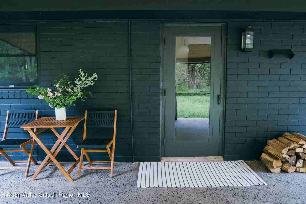 35 Race Track Rd - Photo 2 of 15