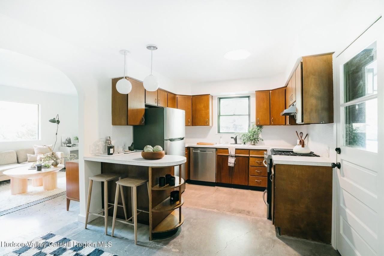 35 Race Track Rd - Photo 3 of 15