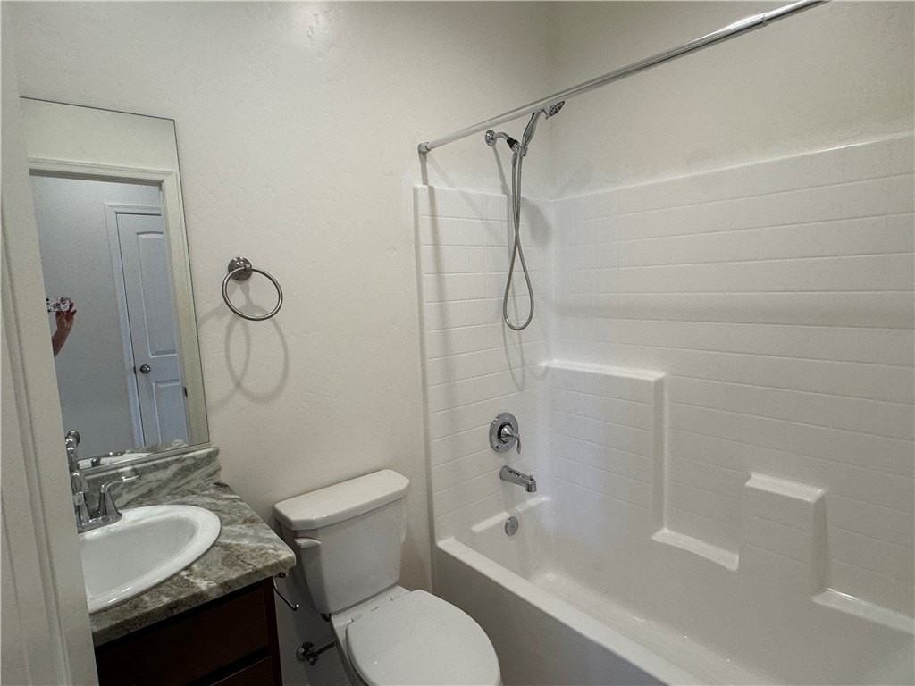 3532 N Burbank St - Photo 5 of 10