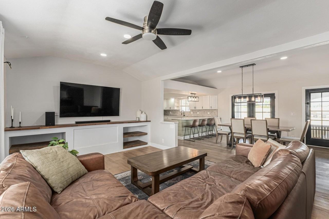 641 N Dawn Cir - Photo 4 of 28