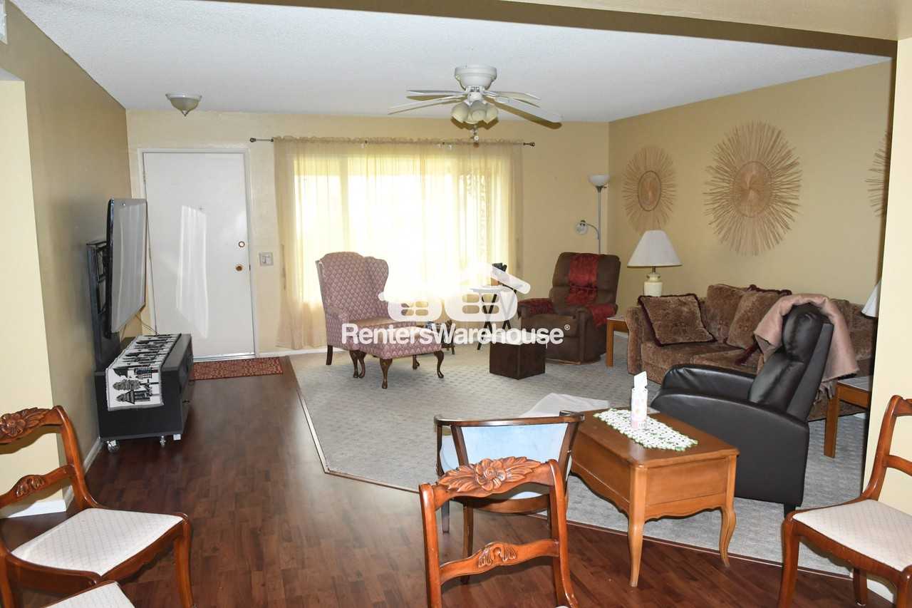 10005 W Pleasant Valley Rd - Photo 2 of 11