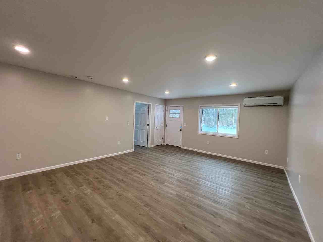 1112 Arctic St - Photo 4 of 8