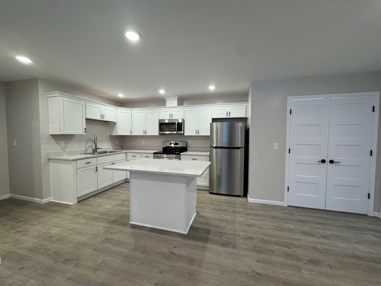 1112 Arctic St - Photo 5 of 8