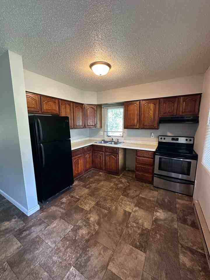 332 1/2 Pleasant Ave #2 - Photo 2 of 10