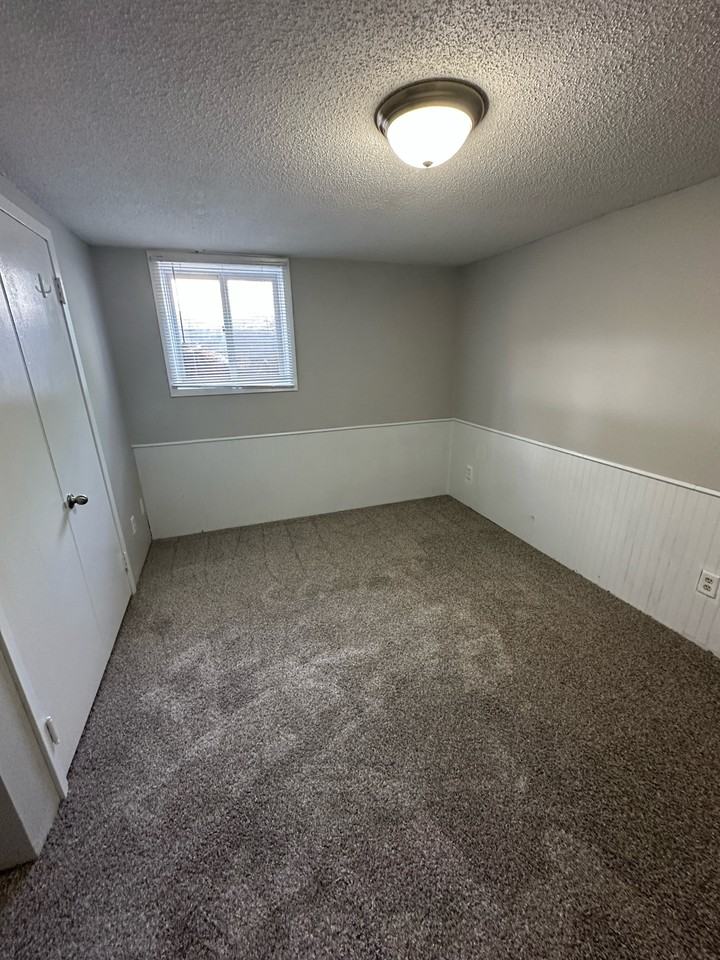 332 1/2 Pleasant Ave #2 - Photo 3 of 10