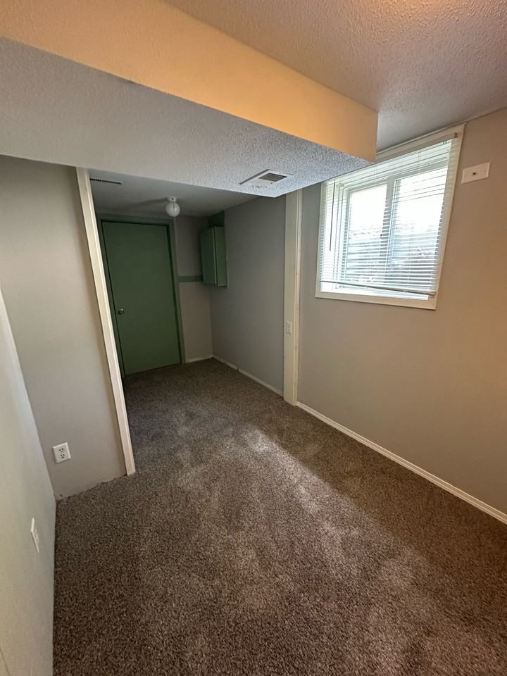 332 1/2 Pleasant Ave #2 - Photo 6 of 10