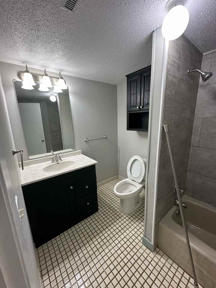 332 1/2 Pleasant Ave #2 - Photo 7 of 10