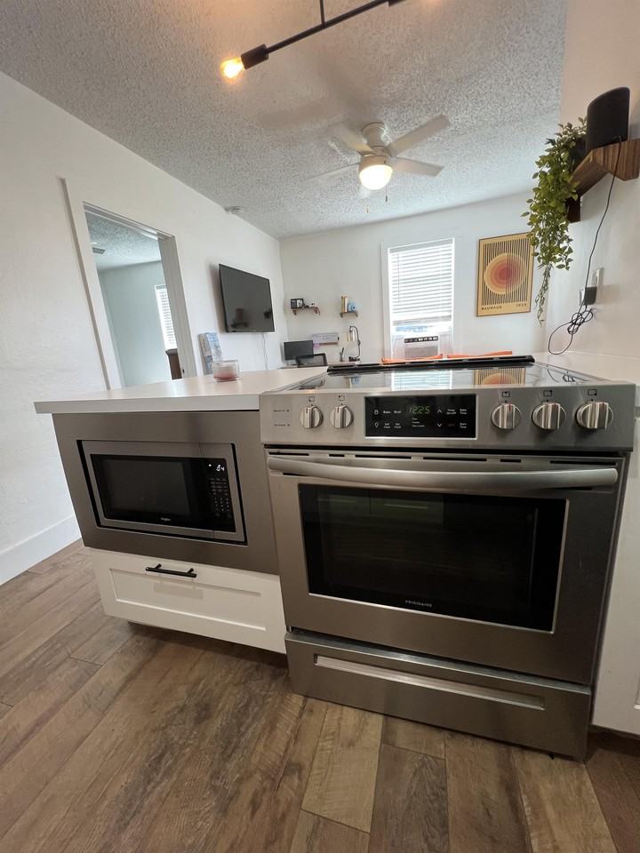 821 2nd St N #6 - Photo 6 of 28