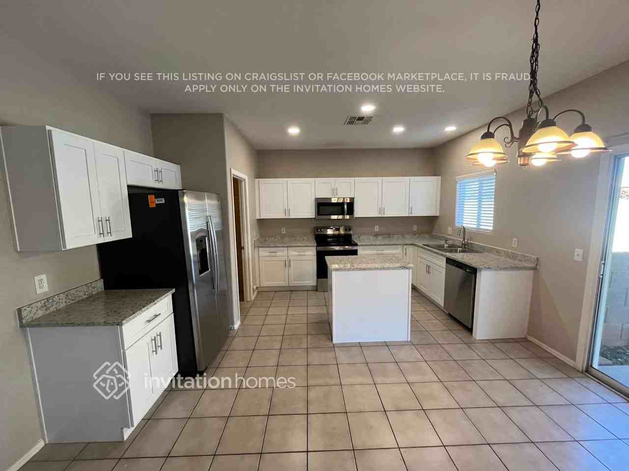 13232 W Watson Ln - Photo 4 of 17