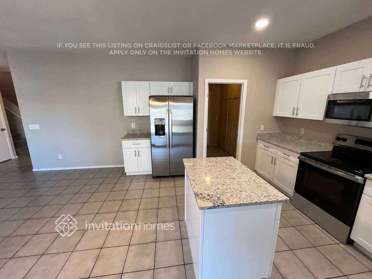 13232 W Watson Ln - Photo 5 of 17