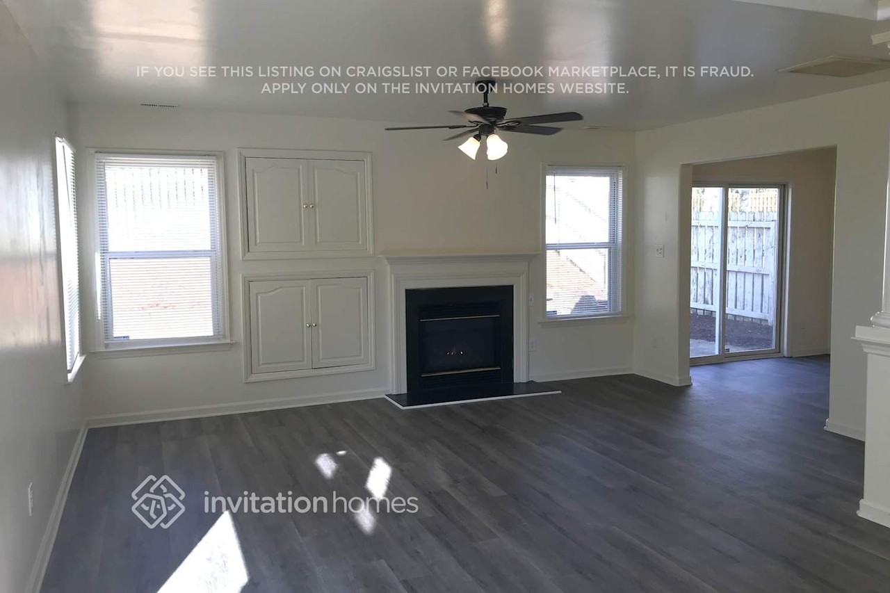 10400 Neland St - Photo 3 of 17