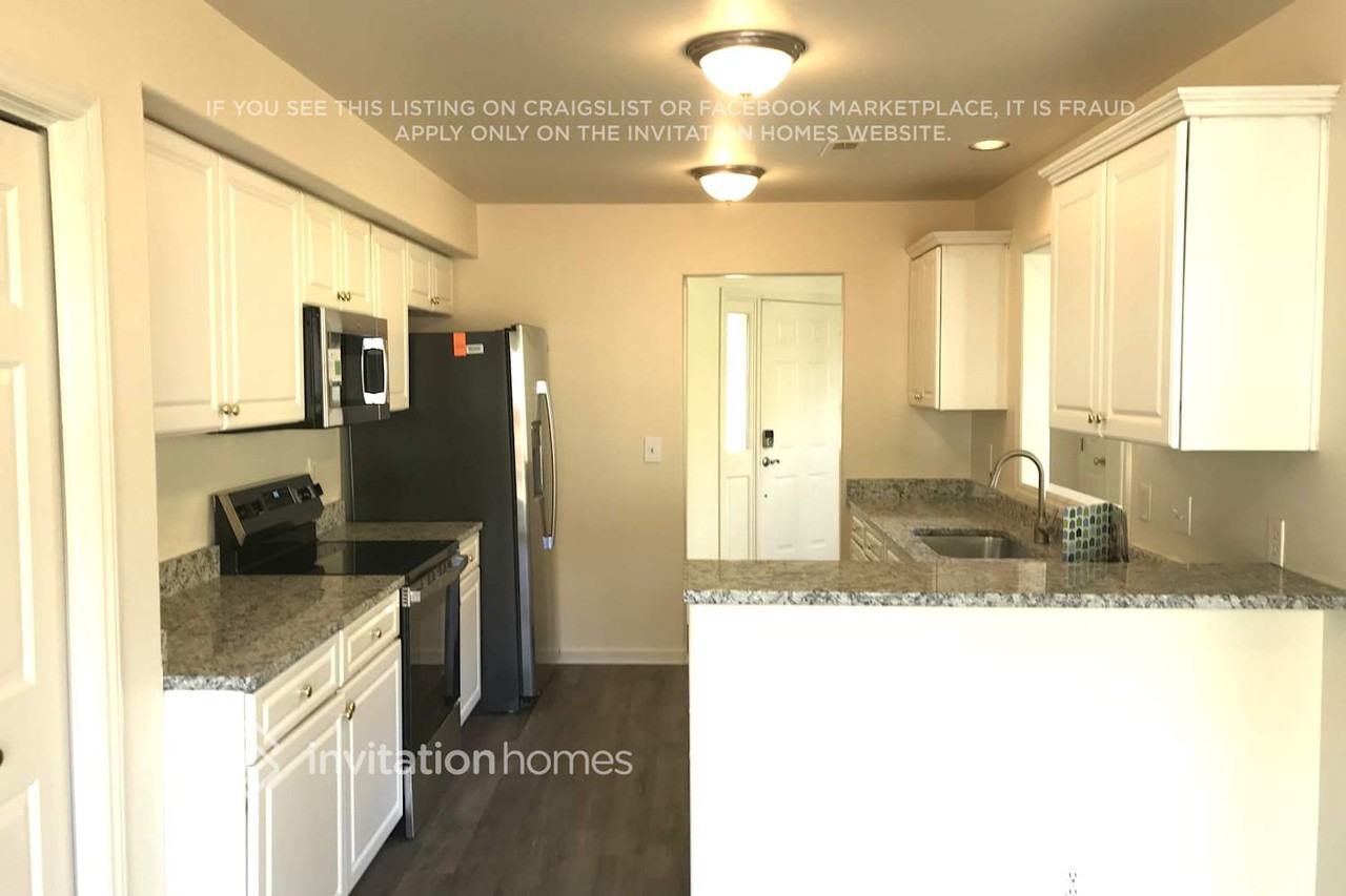 10400 Neland St - Photo 5 of 17