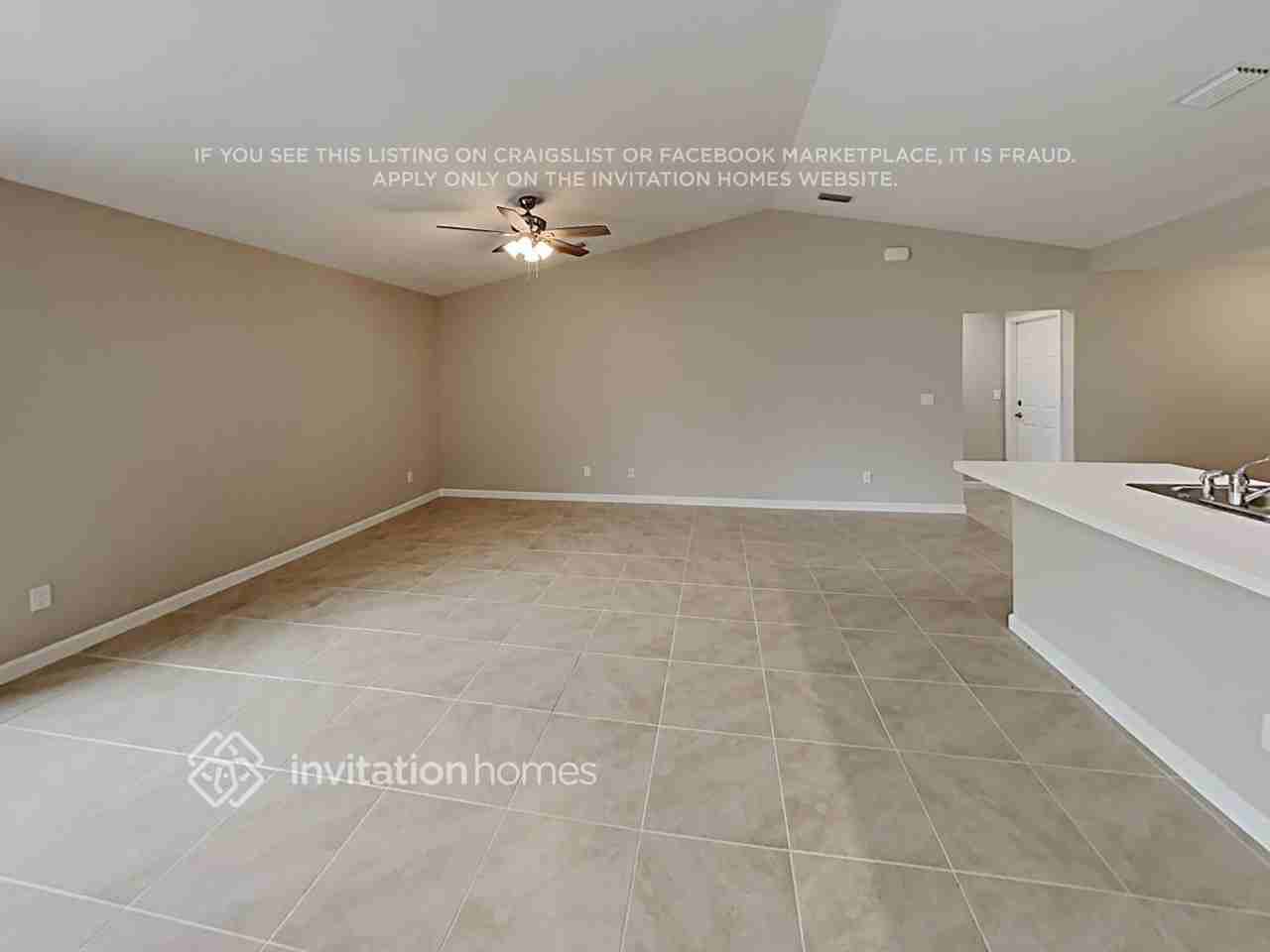 225 Sw Grove Ave - Photo 3 of 20