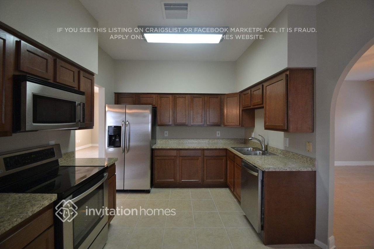 11224 Moonvalley Way - Photo 5 of 18