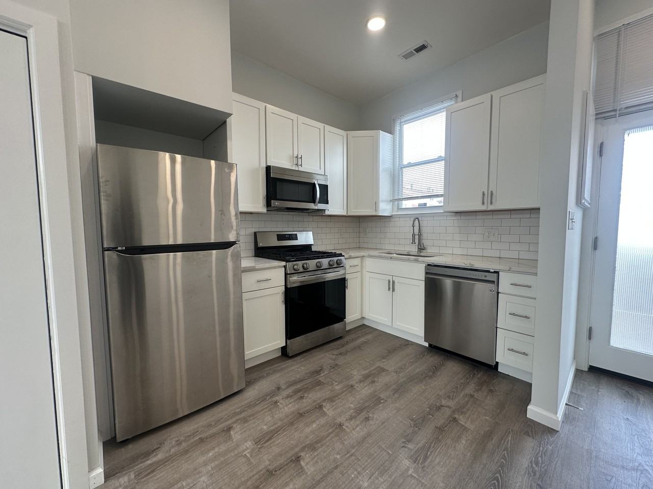 1111 Biddle St #1 - Photo 4 of 9