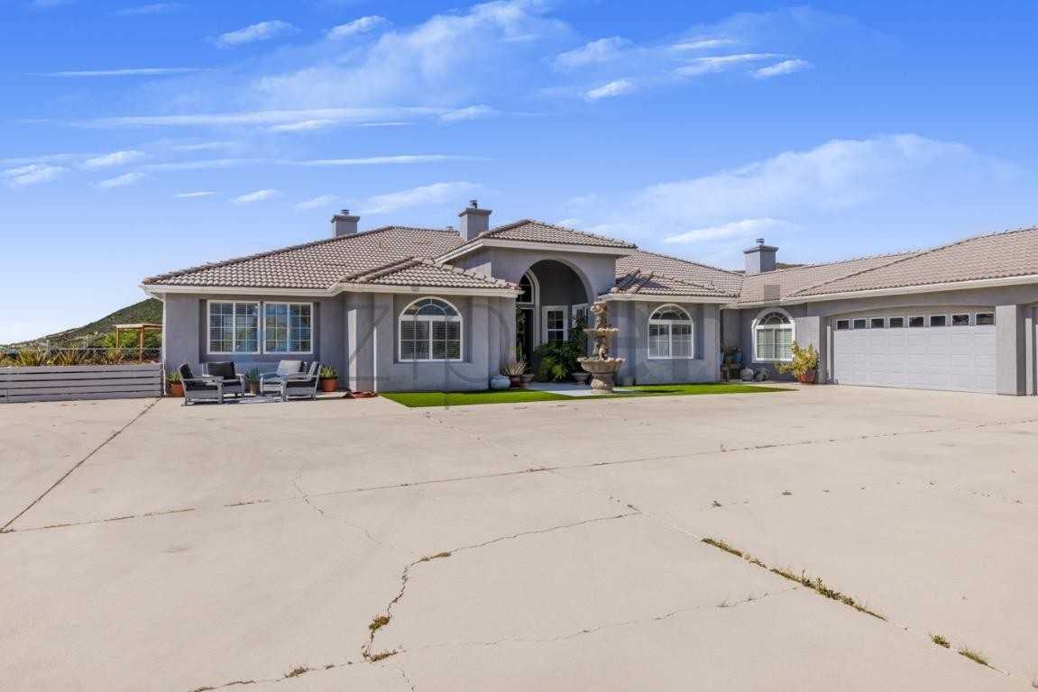 47298 Twin Pines Rd - Photo 2 of 50