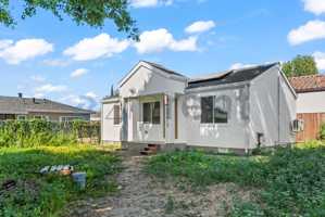 featured image of 374 S 21st St #2