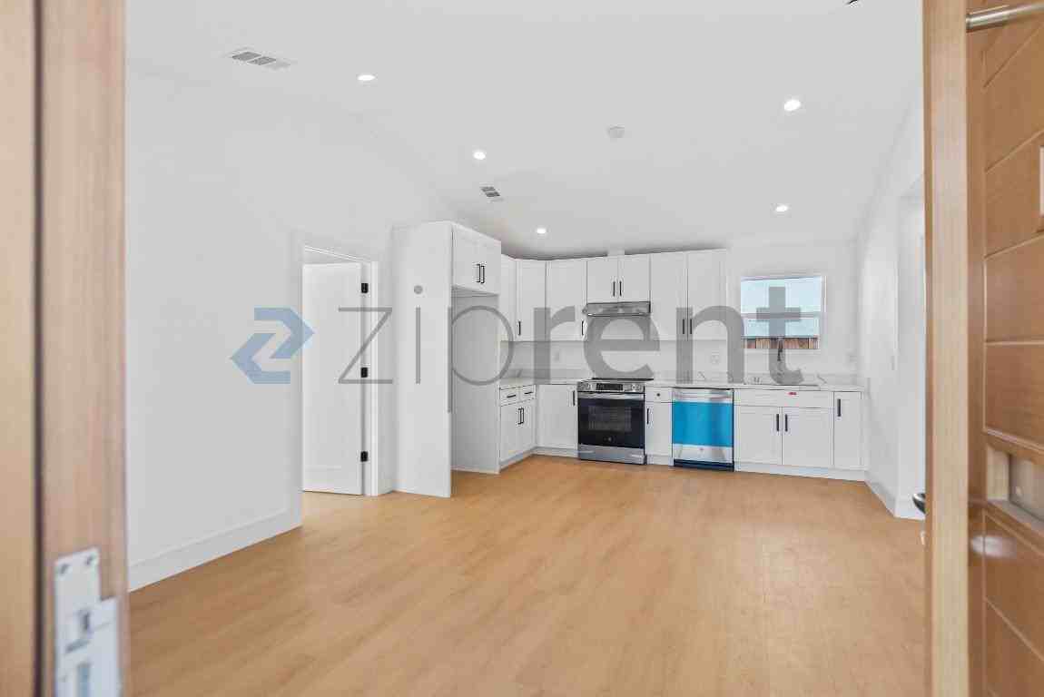 374 S 21st St #2 - Photo 6 of 22