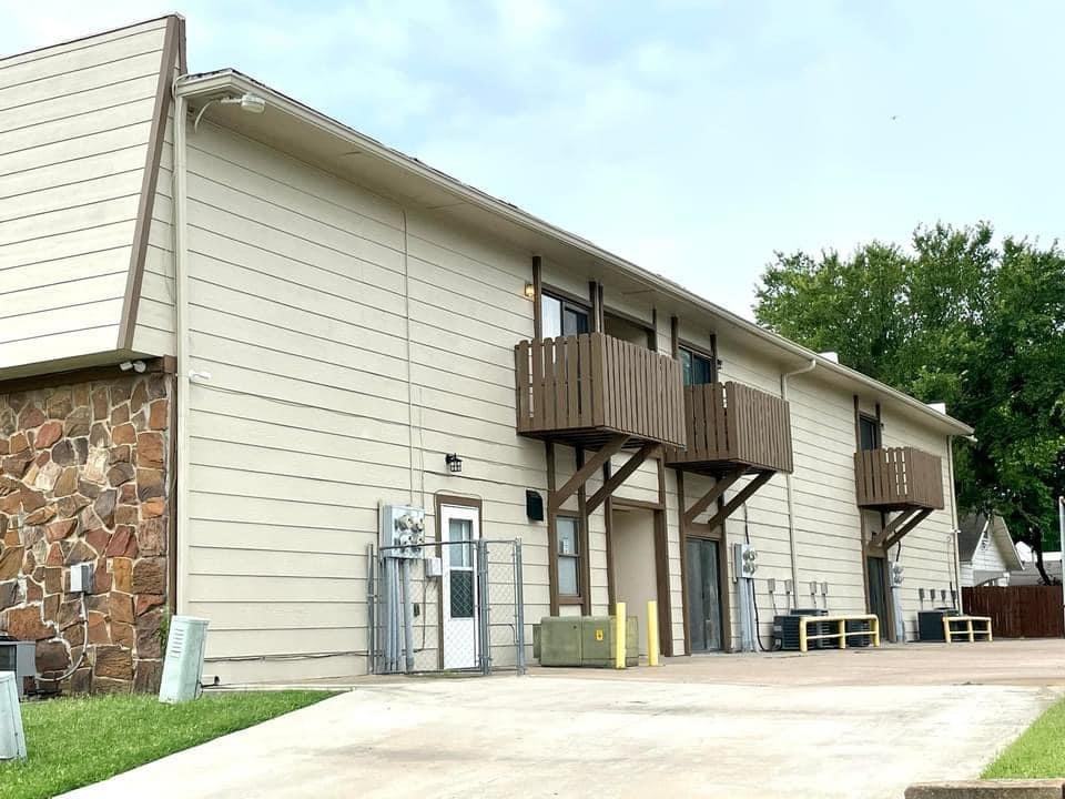 Jamestown Apartments 9 #1 - Photo 3 of 19