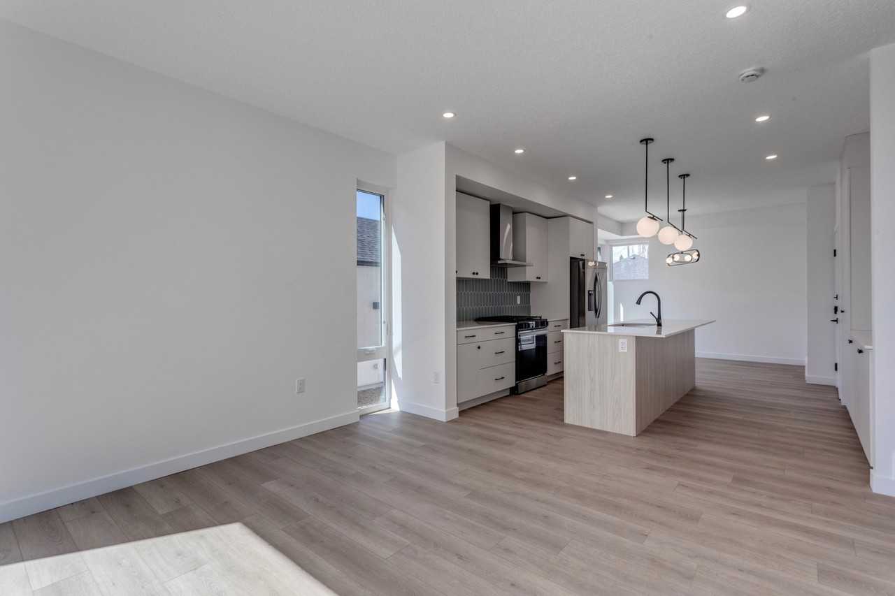 Glenora 4 Plex - Photo 3 of 39