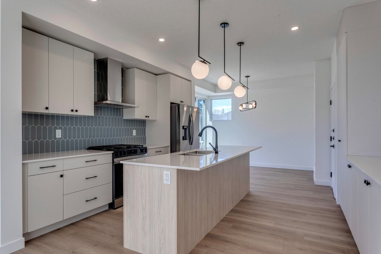 Glenora 4 Plex - Photo 5 of 39