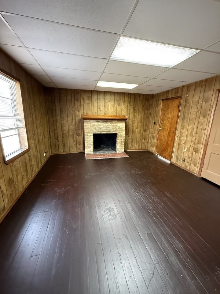 118 4th Ave Nw #1 - Photo 5 of 7