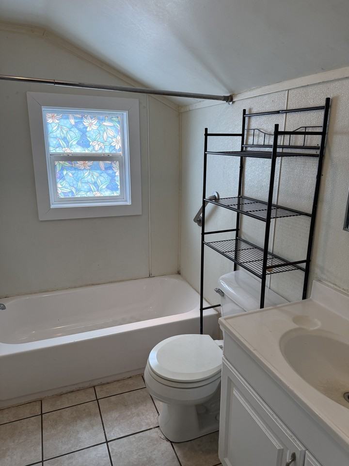 118 4th Ave Nw #1 - Photo 7 of 7