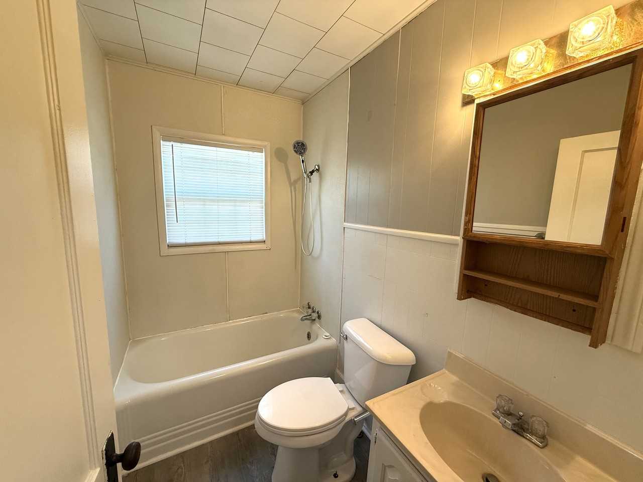 226 12th Ave Nw #1 - Photo 7 of 9