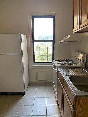 Park Terrace E & W 218th St #4F - Photo 6 of 7